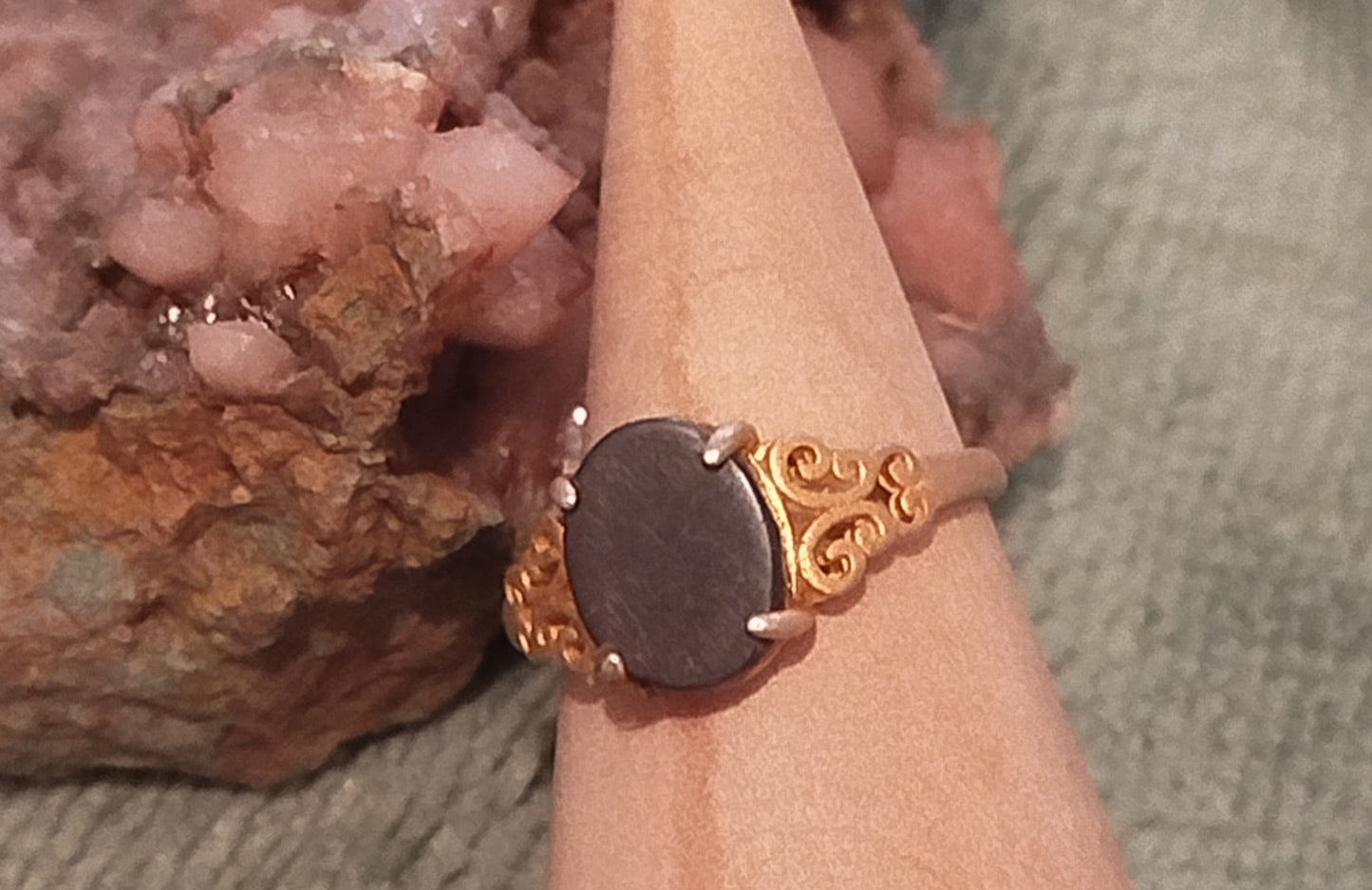 Bague dorée mat et Hématite