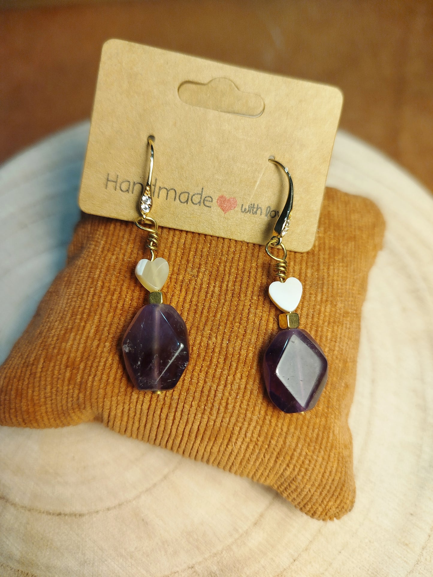 Boucles d'oreilles crochets dorées et perles Améthyste et nacre