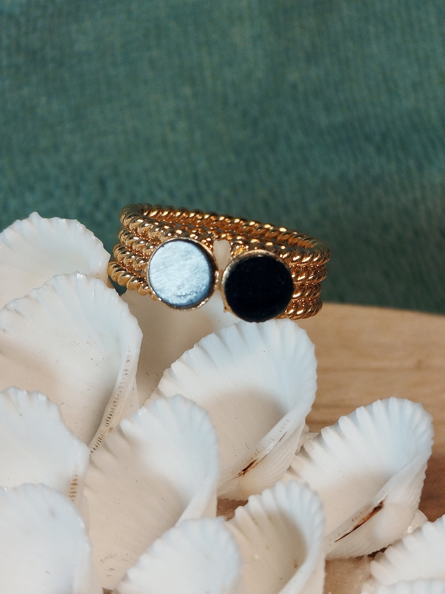 Bague acier doré avec Hématite et Onyx