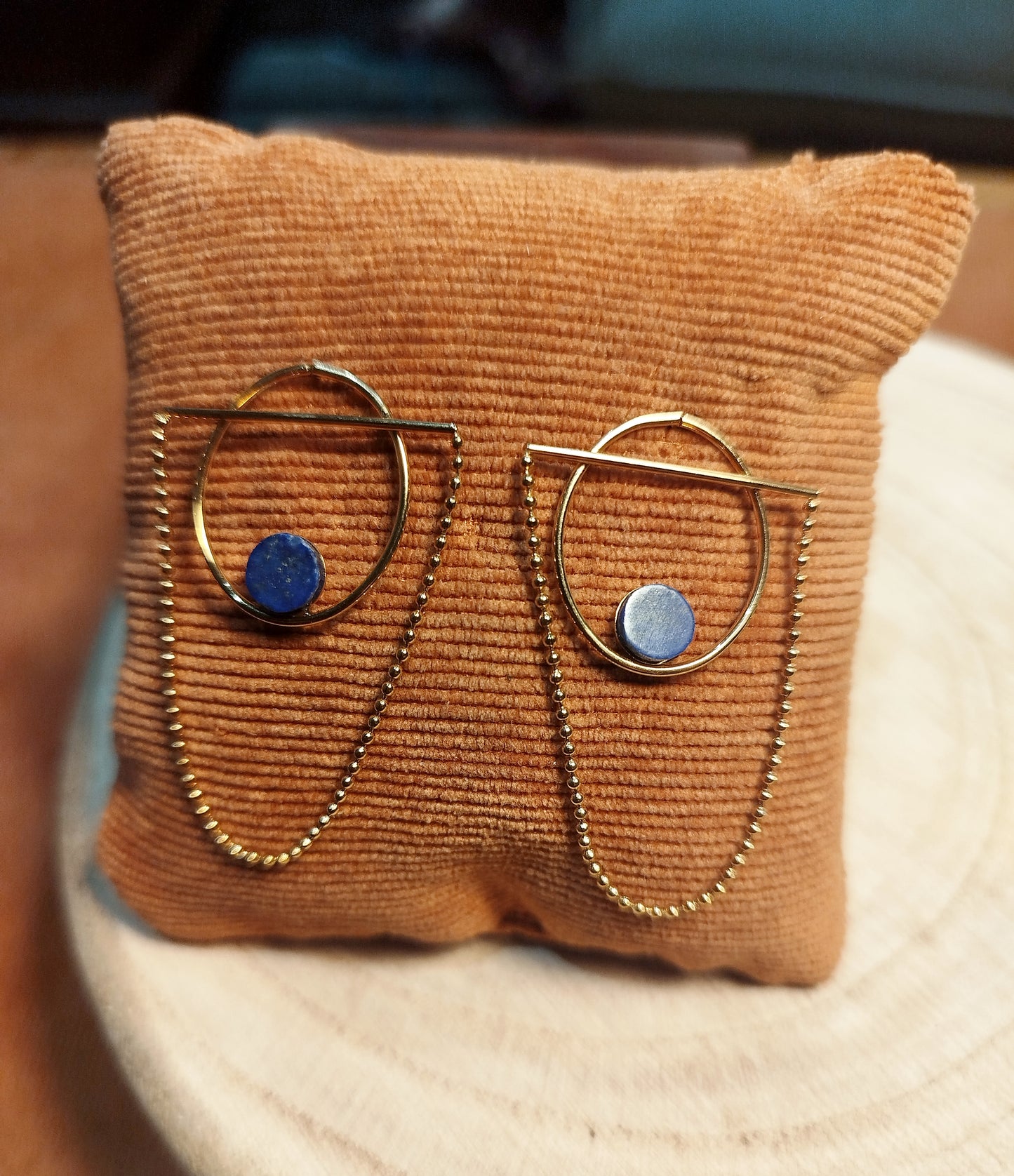 Boucles d'oreilles dorées et Lapis-lazuli