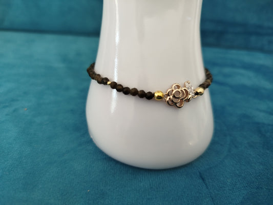 Bracelet doré et perles Obsedienne