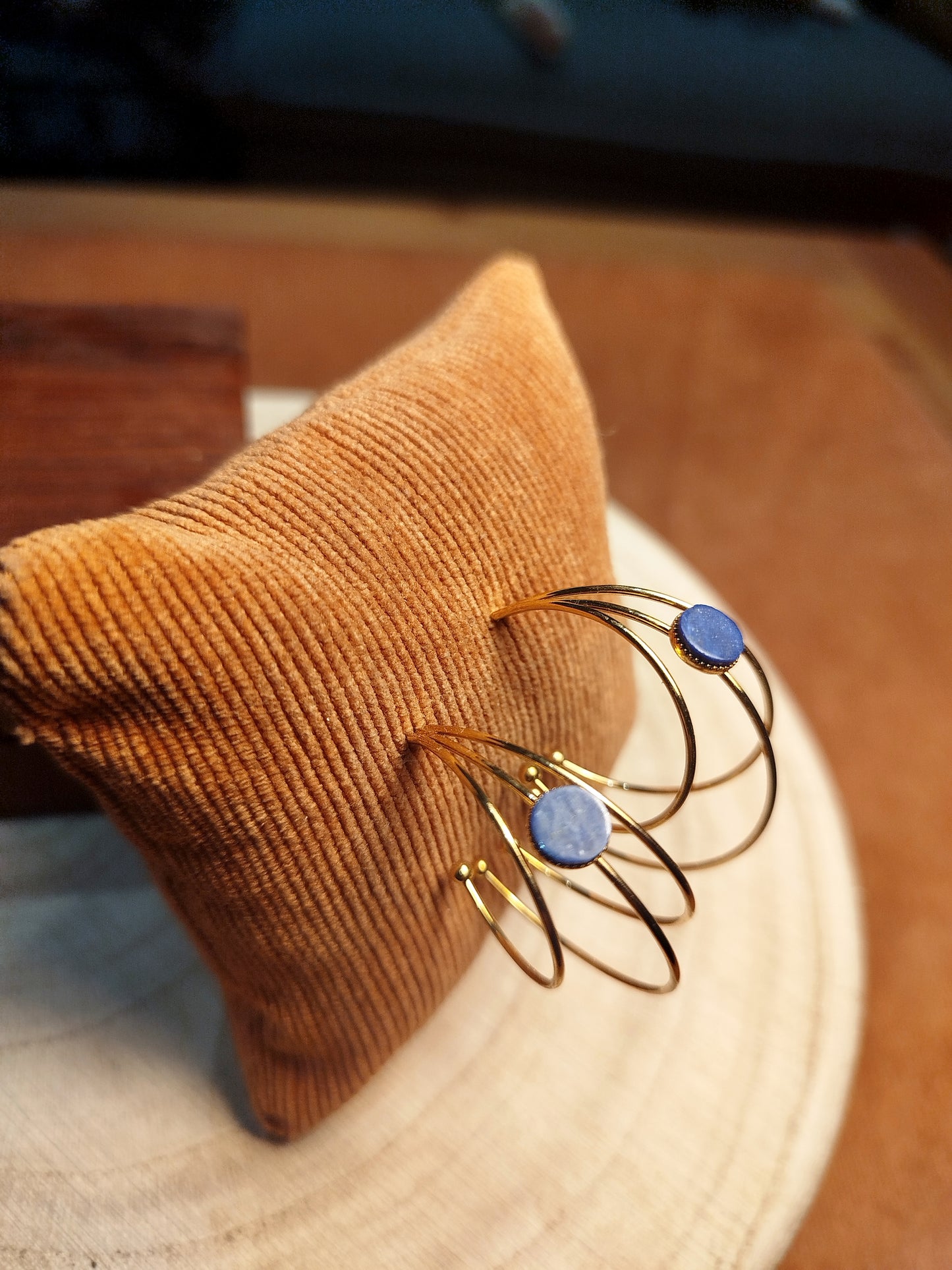 Boucles d'oreilles dorées et Lapis-lazuli