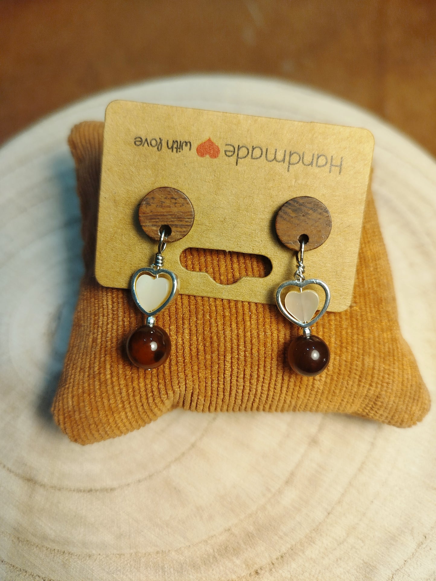 Boucles d'oreilles puces pendantes bois et perles Agate et nacre