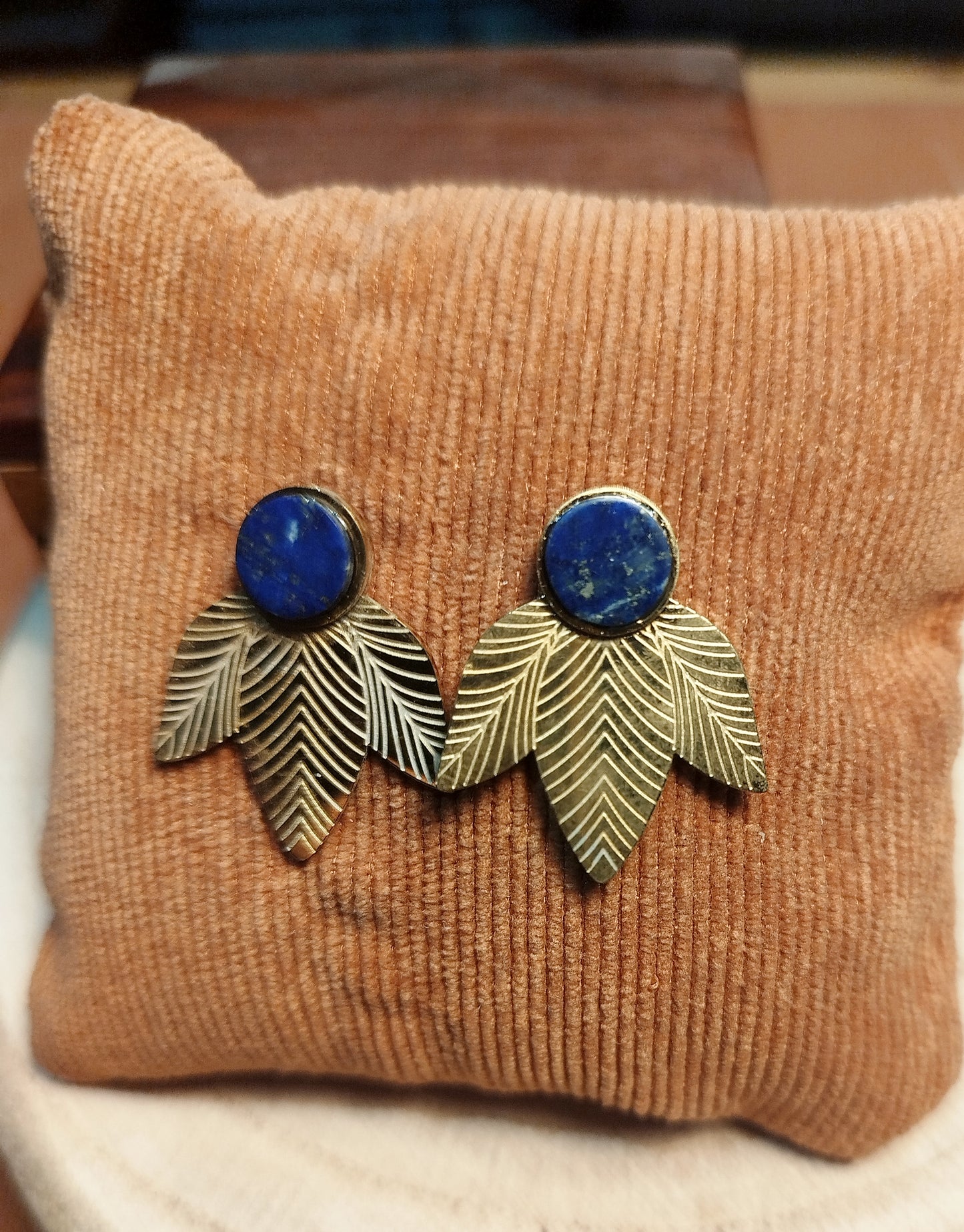 Boucles d'oreilles dorées et Lapis-lazuli