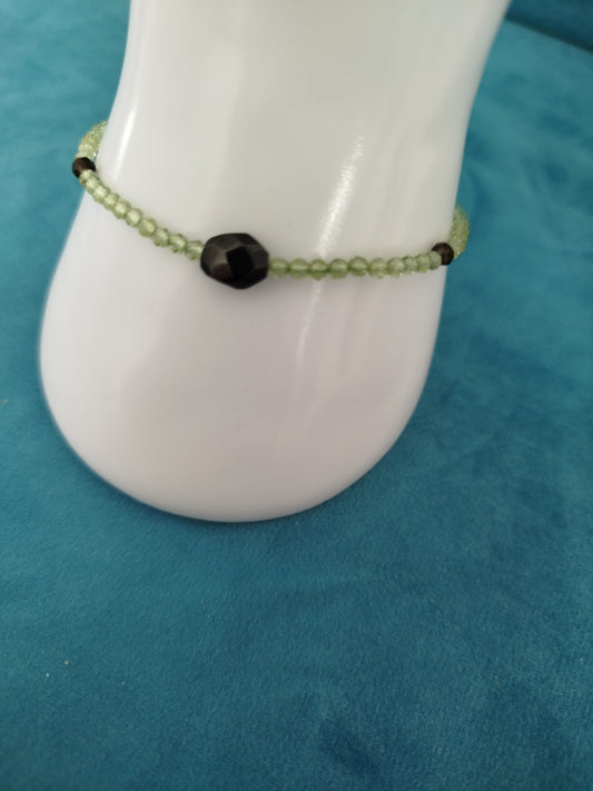 Bracelet argenté avec Perles Péridot et Onyx